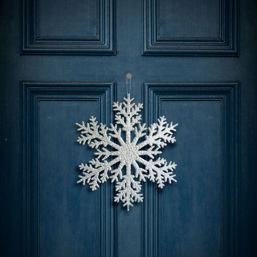 59704B • Vianočná dekorácia – snehová vločka – trblietavá strieborná – závesná – 31 cm