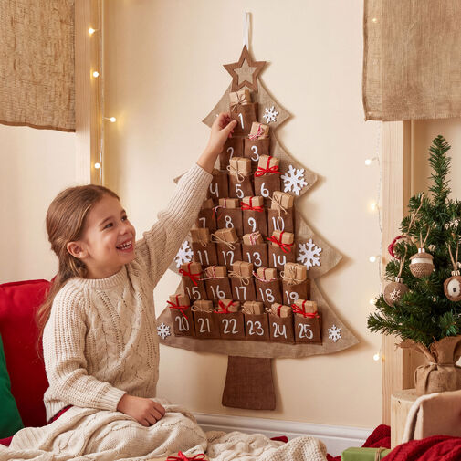 59783 • Vianočná dekorácia – adventný kalendár – vianočný stromček - 85 x 60 cm